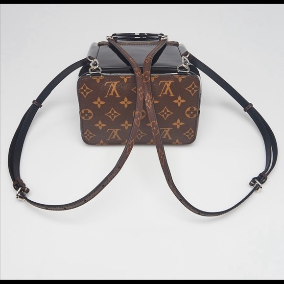 LV Mini Hot Springs Mini-Backpack in patent leather and Monogram canvas. - Picture 7 of 8